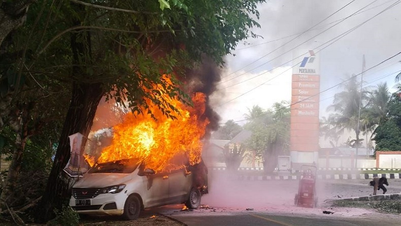 Mobil Terbakar usai Isi BBM di SPBU Kolaka, Sopir dan Penumpang Luka-Luka