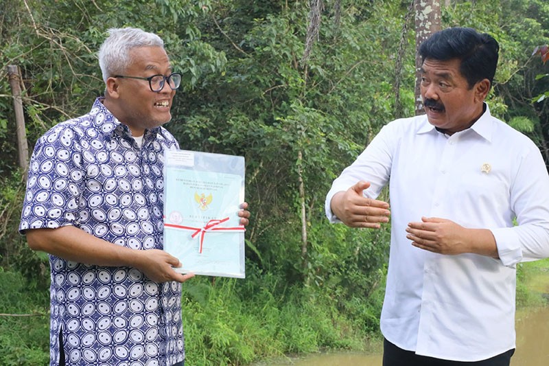 Lindungi Konservasi Satwa di Kalimantan, Menteri ATR/Kepala BPN Serahkan Sertifikat kepada BOSF - Bagian 3