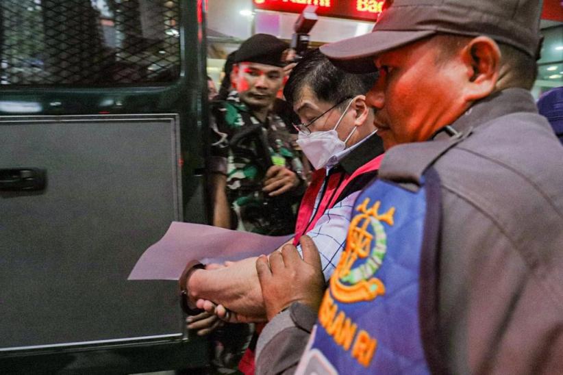 Tampang Crazy Rich Surabaya Budi Said Diborgol, Pakai Rompi Tahanan Kejaksaan  - Bagian 4