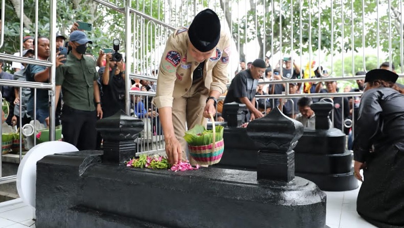 Ziarahi Makam Eyang Suro Pendiri Persaudaraan Setia Hati Ganjar: Organisasinya Diperhitungkan