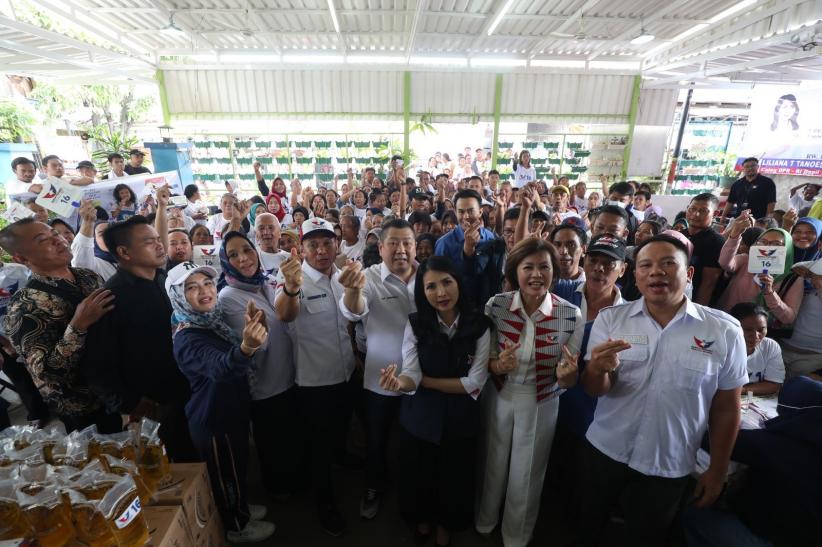 Kedatangan HT Disambut Gembira Warga Jakpus saat Sosialisasi Caleg Partai Perindo - Bagian 5