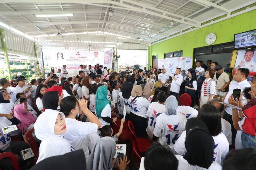 Kedatangan HT Disambut Gembira Warga Jakpus saat Sosialisasi Caleg Partai Perindo - Bagian 2