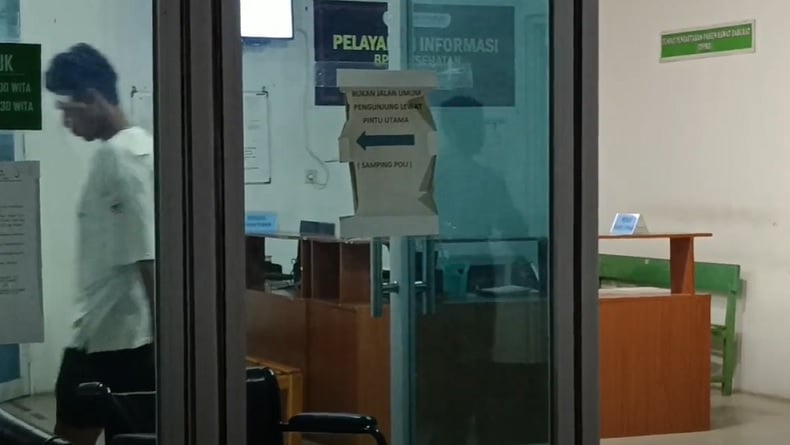 title Pemuda di Alor Babak Belur Dikeroyok 3 Oknum Brimob Pemuda di Alor Babak Belur Dikeroyok 3 Oknum Brimob