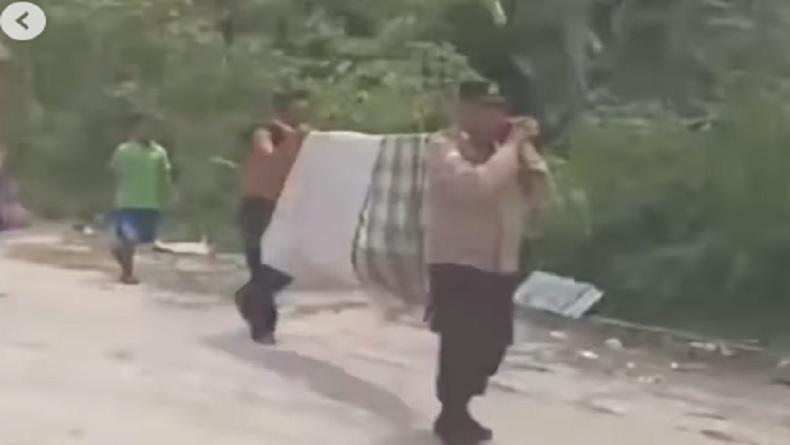 title Viral Aksi Heroik Bripka Heru Tandu Ibu Melahirkan Sejauh 3 Km Viral Aksi Heroik Bripka Heru Tandu Ibu Melahirkan Sejauh 3 Km