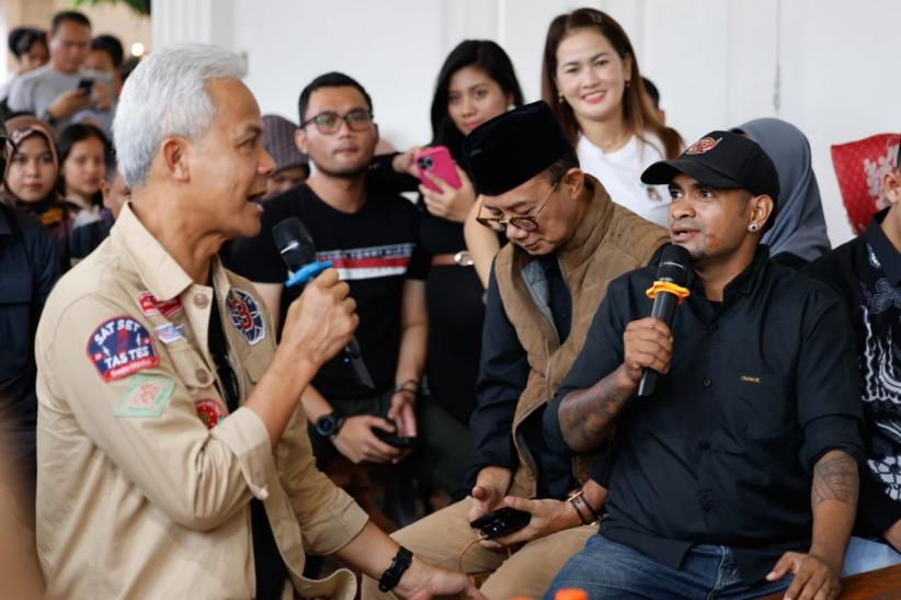 Ganjar Nongkrong Bareng Influencer, Penyandang Disabilitas hingga Anak Punk yang Jadi Pendeta di Madiun - Bagian 4