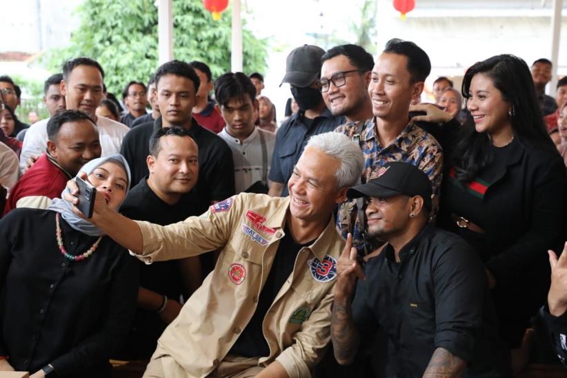 Ganjar Nongkrong Bareng Influencer, Penyandang Disabilitas hingga Anak Punk yang Jadi Pendeta di Madiun - Bagian 3