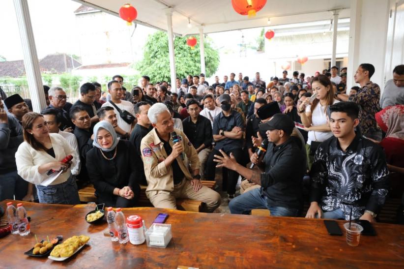 Ganjar Nongkrong Bareng Influencer, Penyandang Disabilitas hingga Anak Punk yang Jadi Pendeta di Madiun - Bagian 1