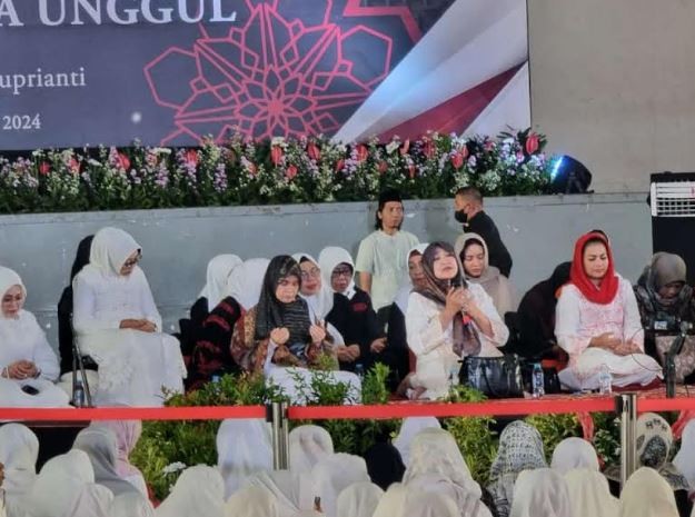 15.000 Muslimat NU Hadiri Istigasah Bersama Siti Atikoh Ganjar di Surabaya