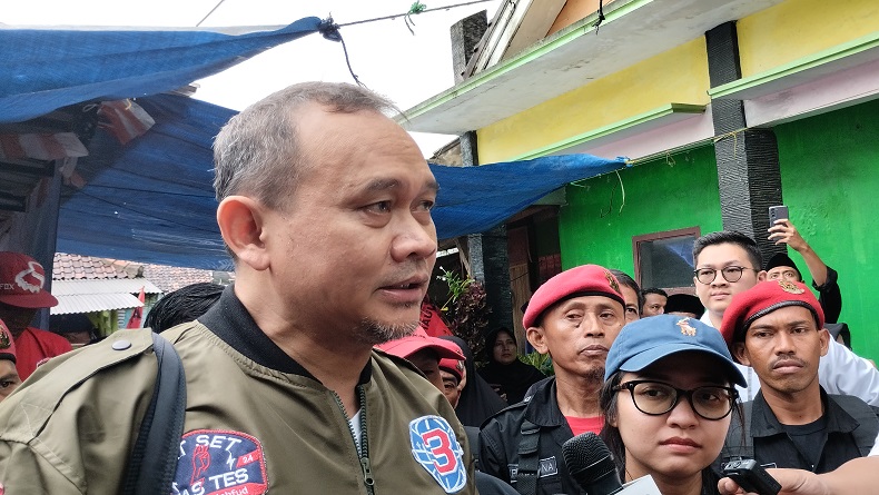 Cak Lontong Disambut Curhatan Emak-Emak saat Kunjungi Nelayan di TPI Bayah