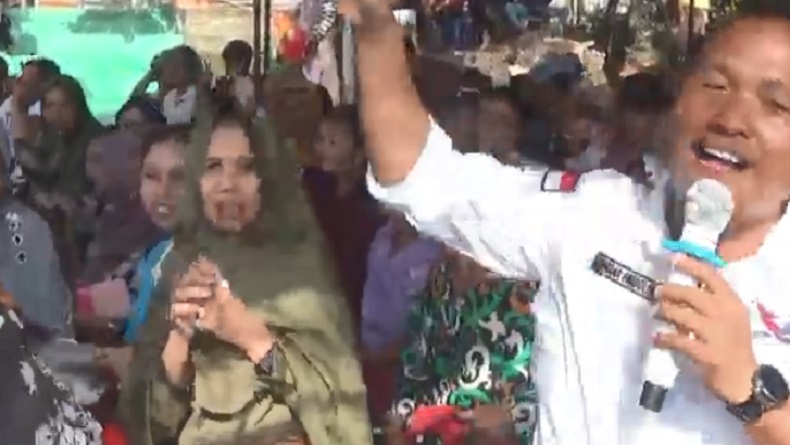 title Caleg Perindo Andaran Simbolon Disambut Ribuan Warga Lubuk Raja saat Kukuhkan Saksi TPS Caleg Perindo Andaran Simbolon Disambut Ribuan Warga Lubuk Raja saat Kukuhkan Saksi TPS