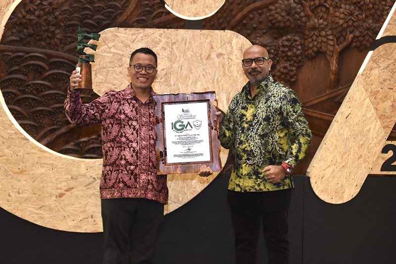 Program Edukasi Lingkungan Bebas Sampah dan eSIM Smartfren Raih Indonesia Green Awards 2024