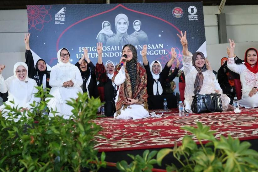 Siti Atikoh Mengaji Bareng Ribuan Ibu-Ibu di Surabaya - Bagian 3