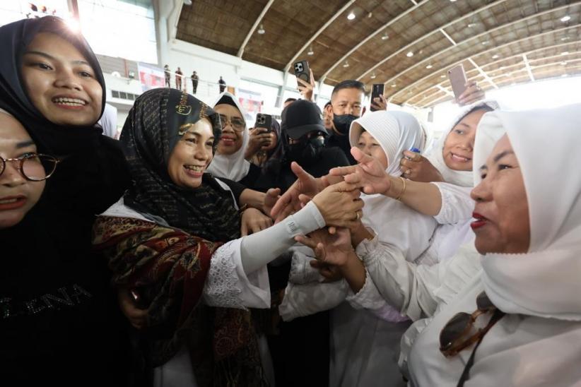 Siti Atikoh Mengaji Bareng Ribuan Ibu-Ibu di Surabaya - Bagian 4