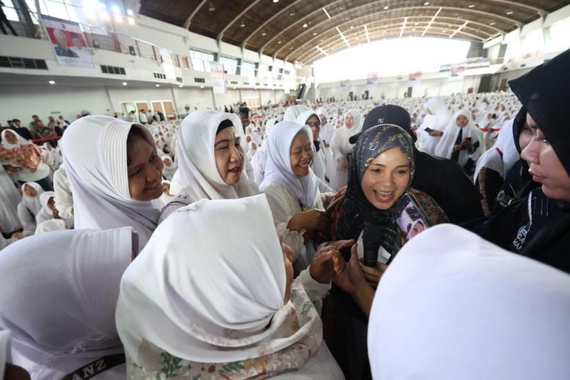 Siti Atikoh Mengaji Bareng Ribuan Ibu-Ibu di Surabaya - Bagian 5