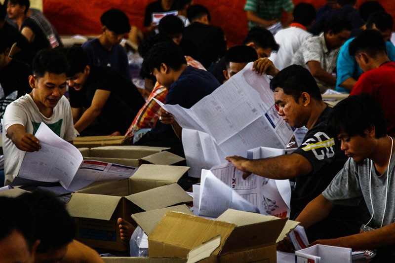 Pelipatan Surat Suara Pemilu 2024 di Palembang Dikebut - Bagian 2