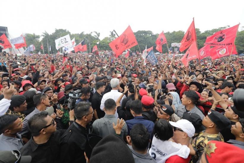 Bakar Semangat Puluhan Ribu Warga Jabar, Ganjar: Kami bersama Rakyat - Bagian 4