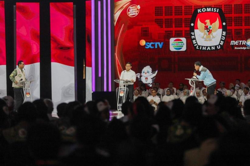 Ekspresi Gibran Kena Skak Mahfud: Ngarang Gak Karuan - Bagian 1