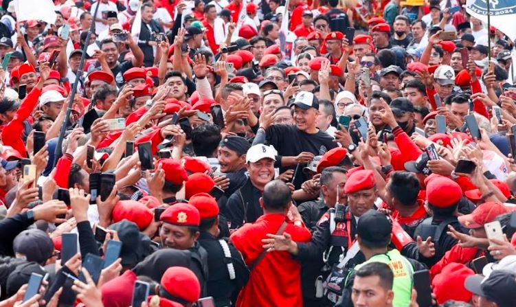 Kampanye Terbuka Disambut Lautan Manusia di Sidoarjo, Ganjar: Jawa Timur Menggetarkan