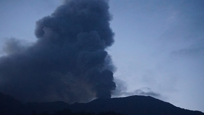 Gunung Marapi Erupsi Lagi, Warga Dilarang Beraktivitas di Jarak 4,5 Km 