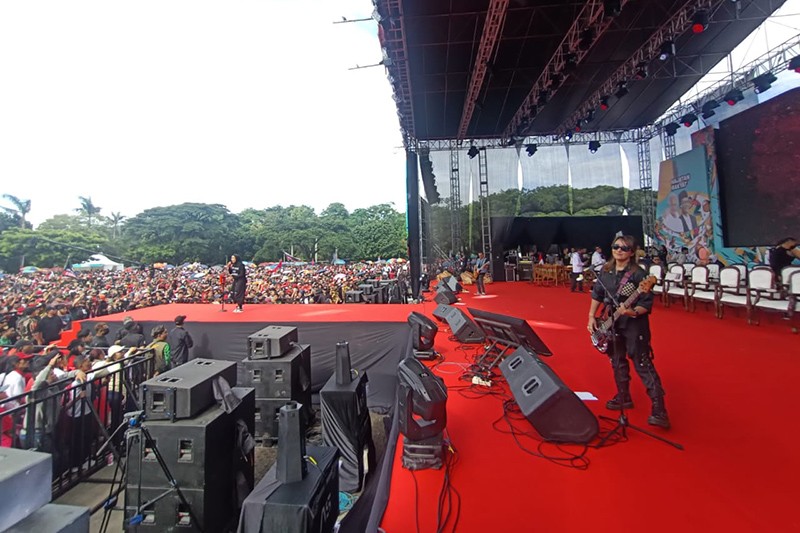 Suasana Kemeriahan Kampanye Akbar Hajatan Rakyat Ganjar-Mahfud di Bandung - Bagian 3