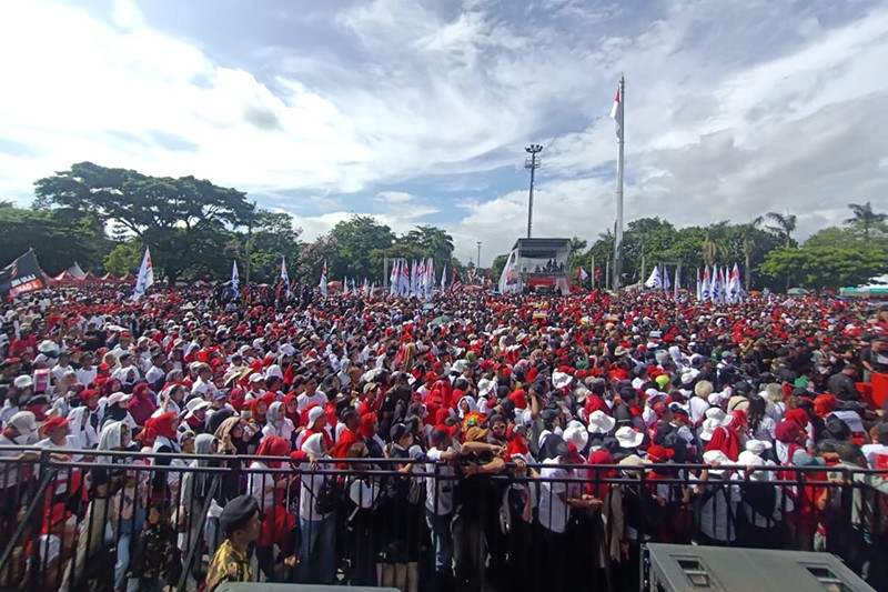 Suasana Kemeriahan Kampanye Akbar Hajatan Rakyat Ganjar-Mahfud di Bandung - Bagian 2