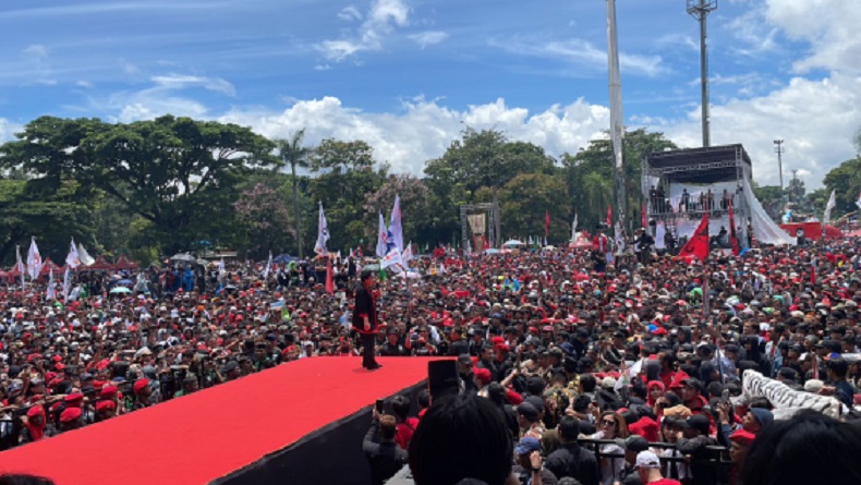 Megawati Serukan Perlawanan Terhadap Intimidasi saat Hadiri Hajatan Rakyat di Bandung