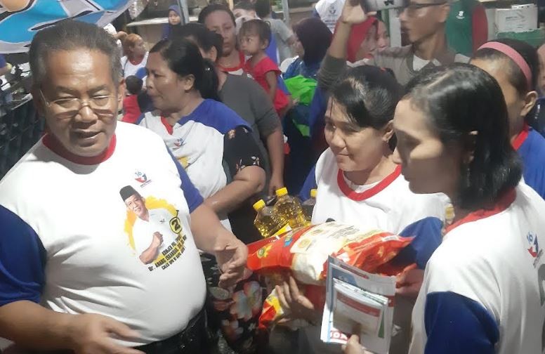 Caleg Perindo Anang Iskandar Gelar Bazar Minyak-Beras Murah di Surabaya