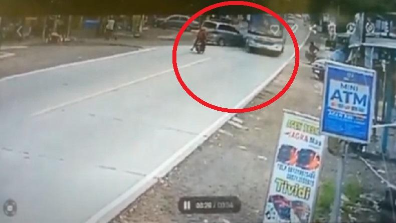 Kecelakaan Beruntun Mobil, Motor hingga Bus di Banyumas, 3 Orang Sekeluarga Tewas