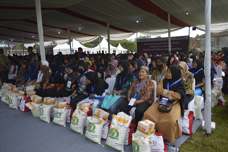 Pendistribusian 971 Ton Bantuan Beras di Salatiga dan Temanggung - Bagian 2
