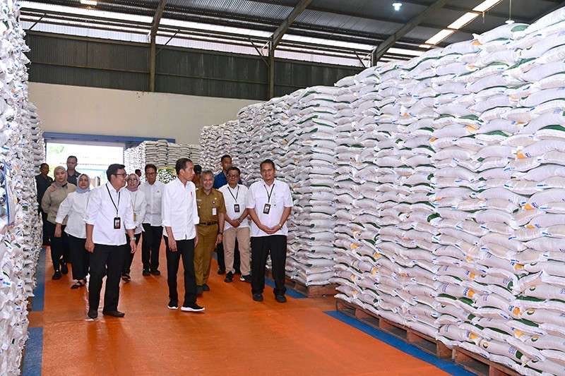Pendistribusian 971 Ton Bantuan Beras di Salatiga dan Temanggung - Bagian 1