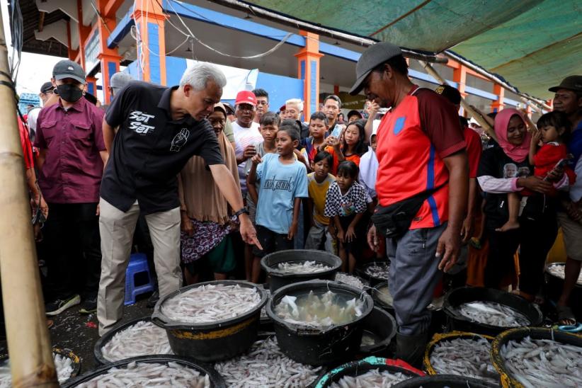 Ganjar Pranowo Temui Nelayan Di Tempat Pelelangan Ikan Tawang Kendal