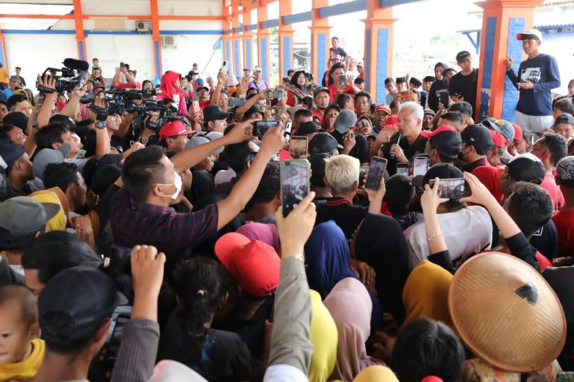 Ganjar Pranowo Temui Nelayan di Tempat Pelelangan Ikan Tawang Kendal - Bagian 3