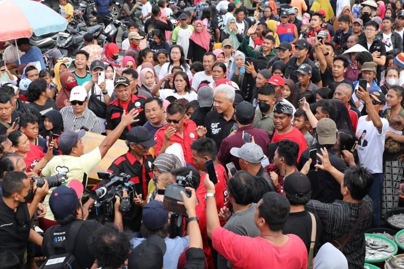 Ganjar Pranowo Temui Nelayan di Tempat Pelelangan Ikan Tawang Kendal - Bagian 4