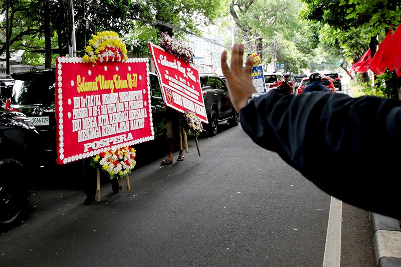 Ibu Penjaga Demokrasi, Megawati Dikirimkan Bunga dari Sejumlah Aktivis 98 - Bagian 4