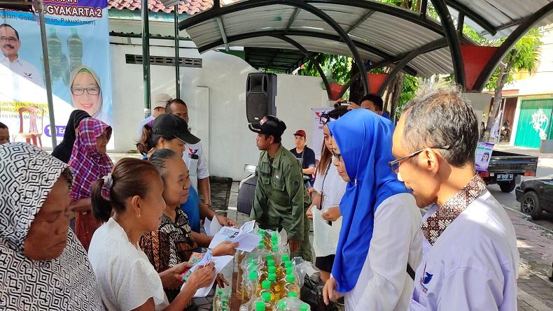 Senang Ada Bazar Minyak Murah, Warga Ngampilan: Partai Perindo Sangat Peduli Masyarakat Kecil
