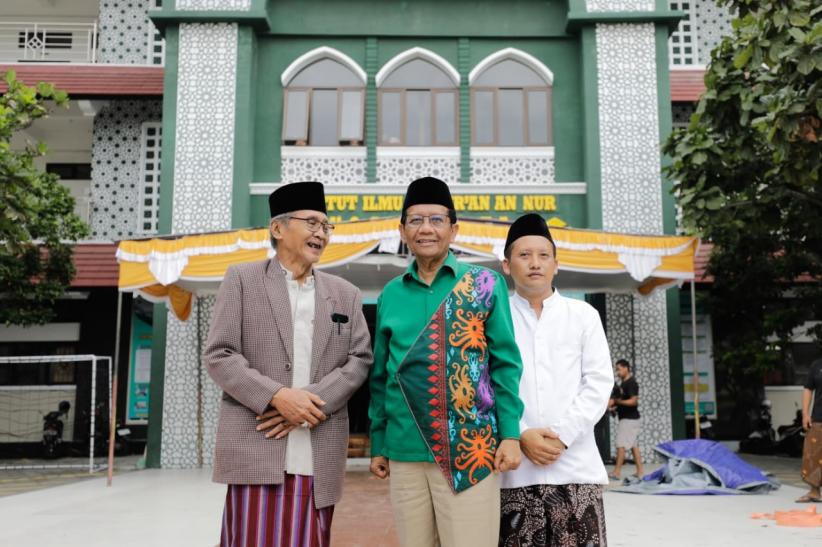 Murid Terbaik Gus Dur, Mahfud MD Didoakan Jadi Wapres  - Bagian 1