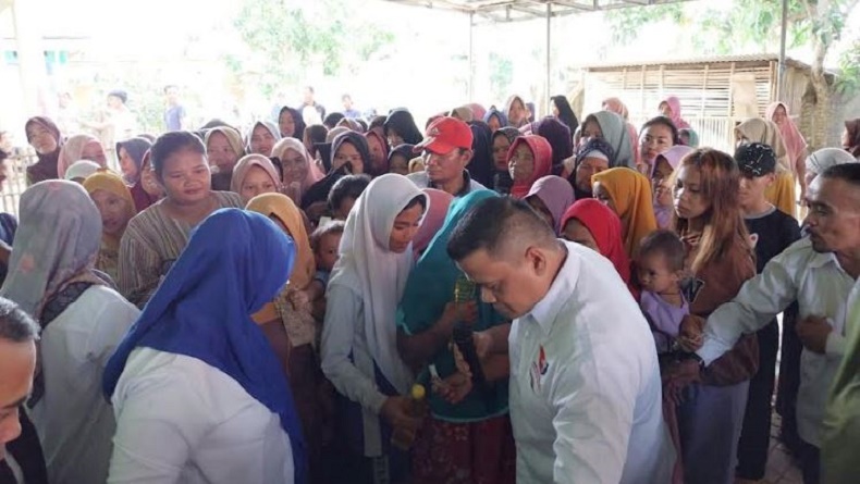 Caleg Perindo Bambang Bernardi Gelar Bazar Murah di Serang Banten, Diserbu Ratusan Warga