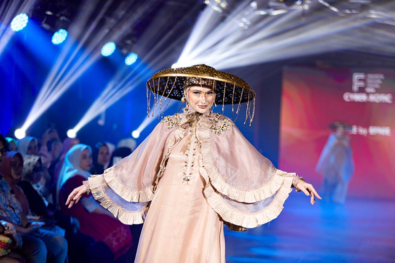 JFT 2024 Tampilkan Ragam Koleksi dari 51 Fesyen Desainer - Bagian 1