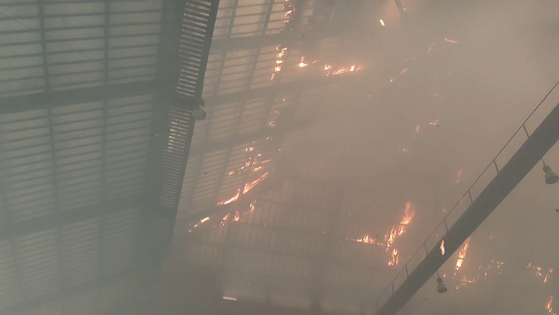 title Homebase Klub Basket Bali United Hangus Terbakar, Petugas Berjibaku Padamkan Kobaran Api Homebase Klub Basket Bali United Hangus Terbakar, Petugas Berjibaku Padamkan Kobaran Api