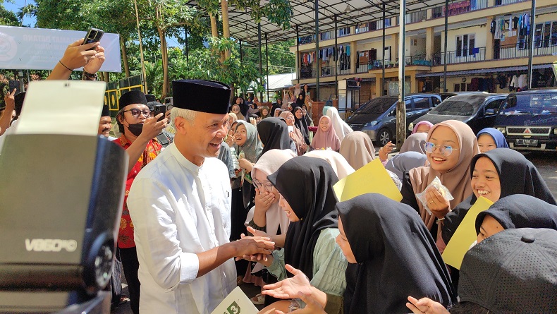 Ribuan Santri Ponpes An Nur Ngrukem Heboh Sambut Kedatangan Ganjar Pranowo