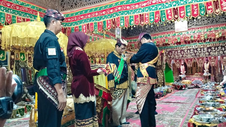 Mahfud MD Diberi Gelar Batin Perkasa Sai Bani Niti Hukum dari Kerajaan Skala Brak Lampung