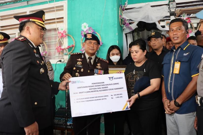 Penyerahan SRKK Anggota Satgas Operasi Damai Cartenz 2024 - Bagian 2