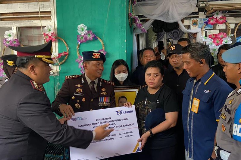 Penyerahan SRKK Anggota Satgas Operasi Damai Cartenz 2024 - Bagian 1