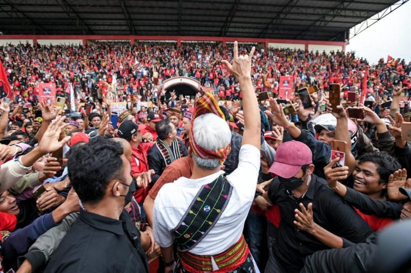 Puluhan Ribu Masyarakat NTT Rela Hujan-hujanan di Hajatan Rakyat: Ganjar Presidenku! - Bagian 1