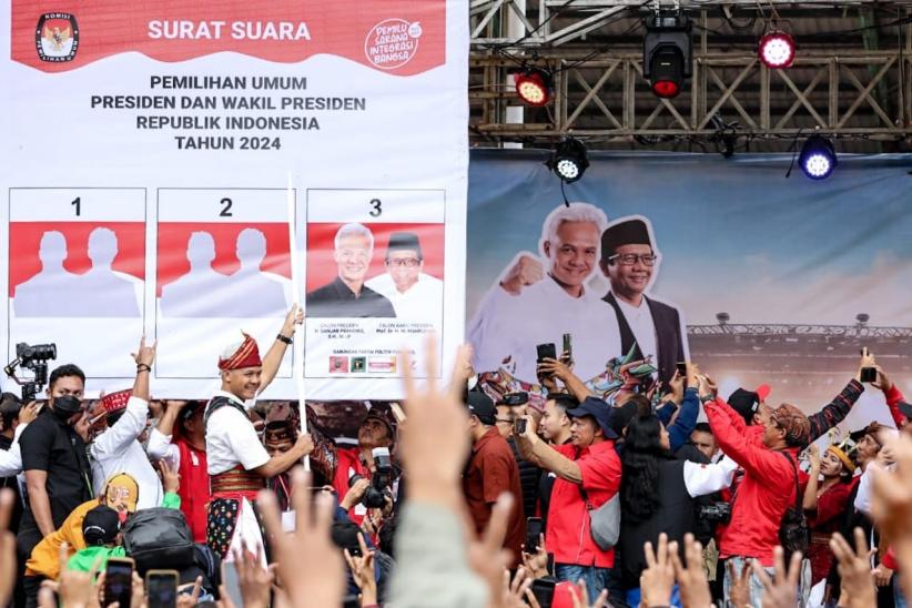 Puluhan Ribu Masyarakat NTT Rela Hujan-hujanan di Hajatan Rakyat: Ganjar Presidenku! - Bagian 3