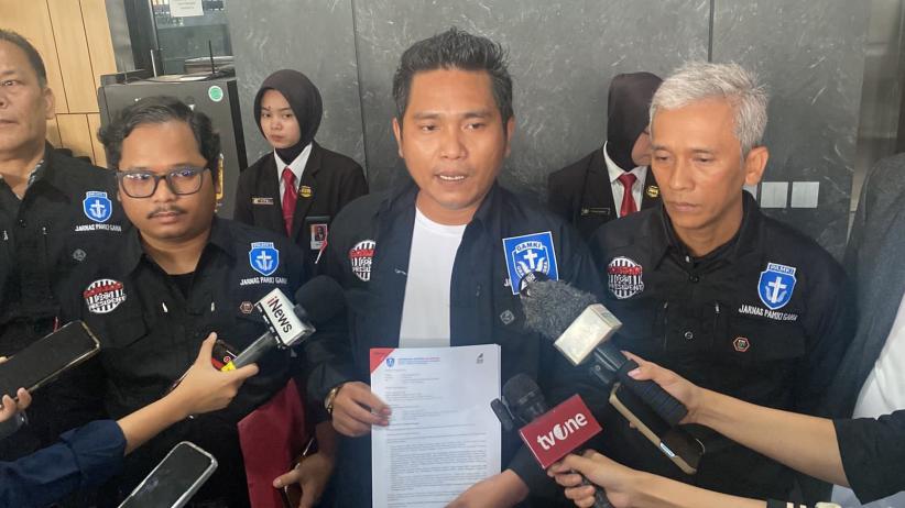 Diduga Gunakan Fasilitas Negara untuk Kampanye, Jokowi Dilaporkan ke Bawaslu - Bagian 2