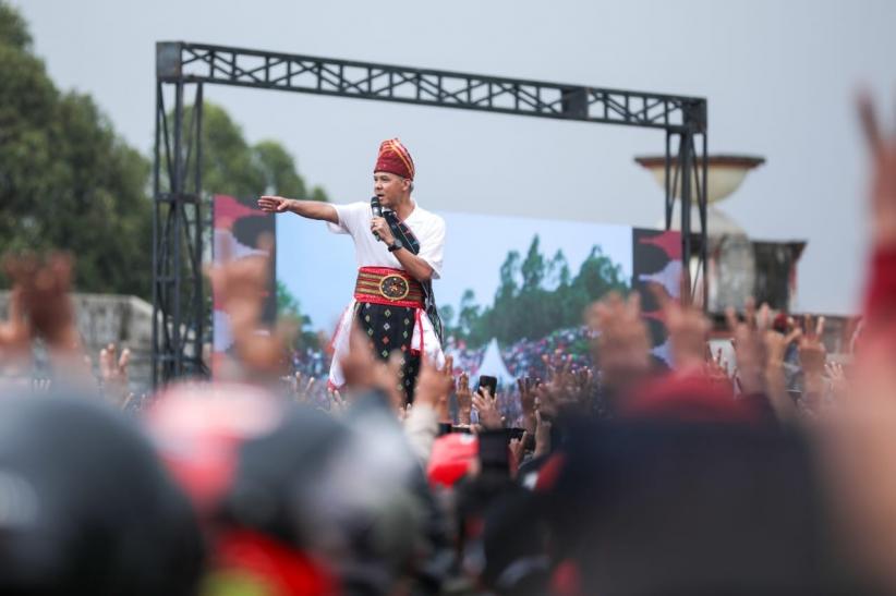 Puluhan Ribu Masyarakat NTT Rela Hujan-hujanan di Hajatan Rakyat: Ganjar Presidenku! - Bagian 4