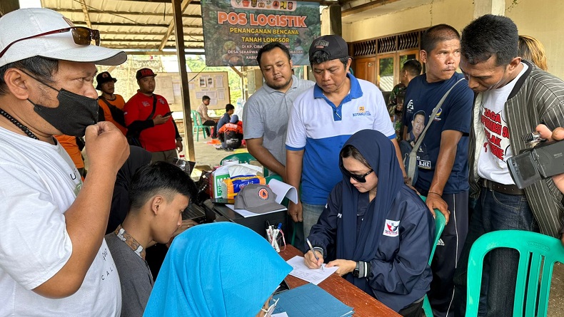 Dapat Sembako hingga Peralatan Bayi, Korban Longsor di Sukabumi Terima Kasih ke Caleg Perindo 