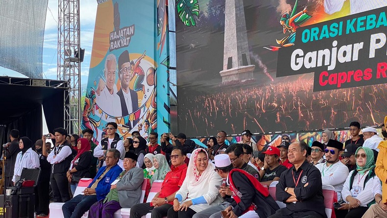 Hadiri Hajatan Rakyat di Cirebon, Yenny Wahid: Ganjar-Mahfud Tak Boleh Kita Biarkan Berjalan sendiri