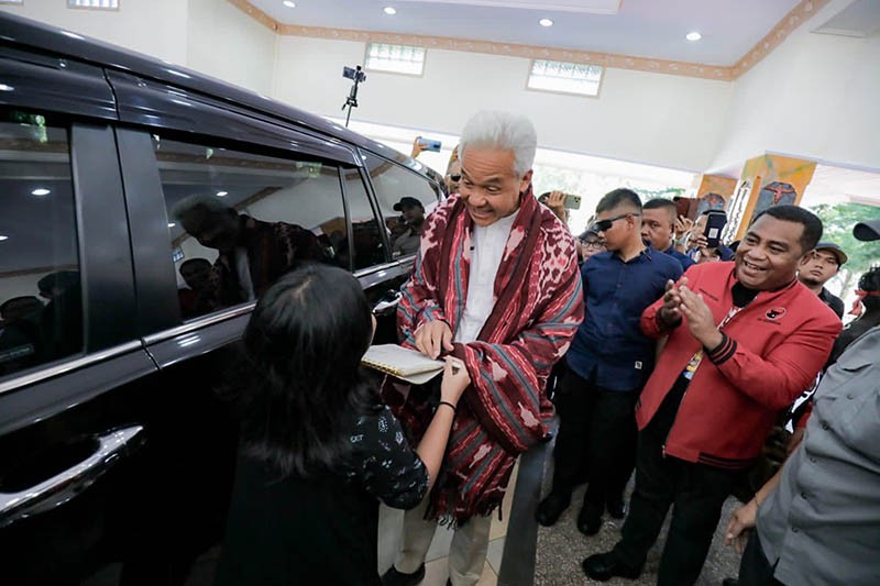 Diyakini Dapat Selesaikan Masalah Adat, Ganjar Disambut Antusias Masyarakat Ambon - Bagian 3